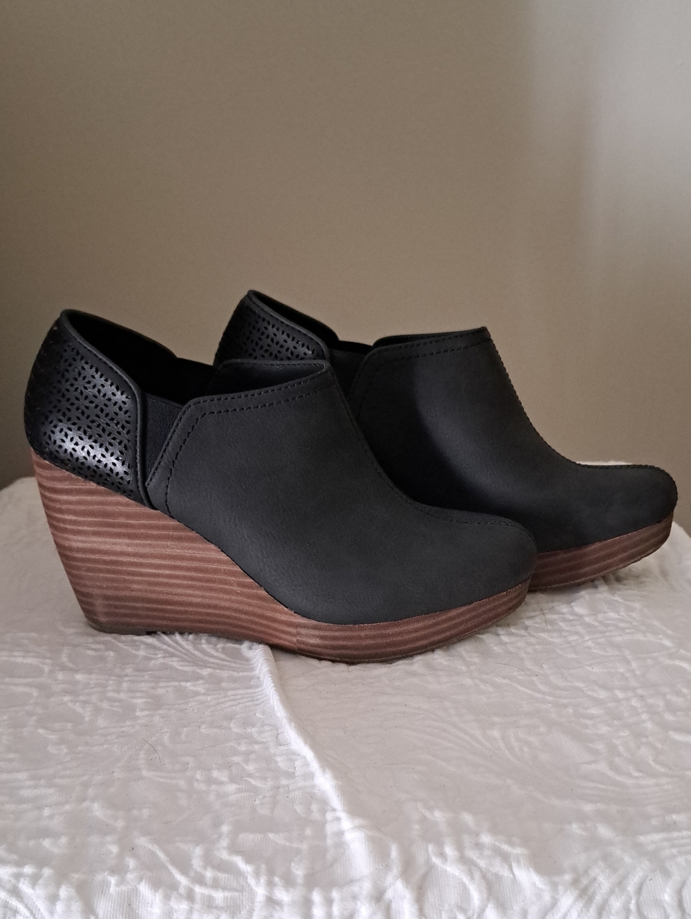 DR SCHOLLS Women's Black Wedge Slip-On Ankle Shoes